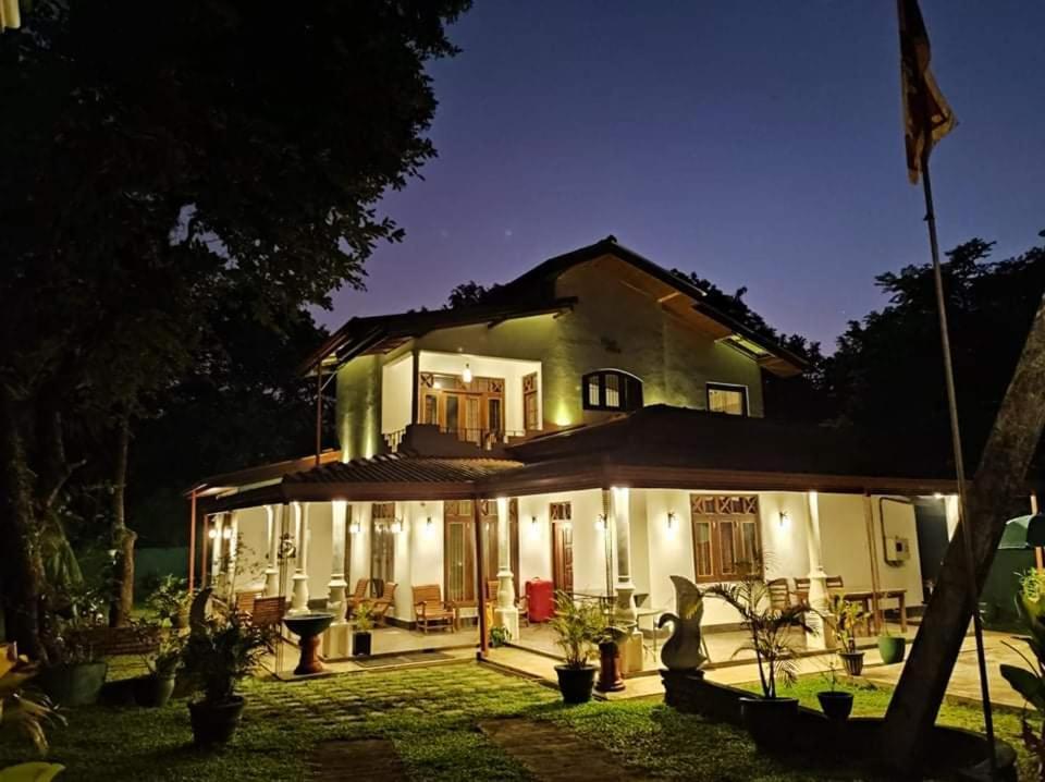 Visu Villa Hotel ハバラナ エクステリア 写真