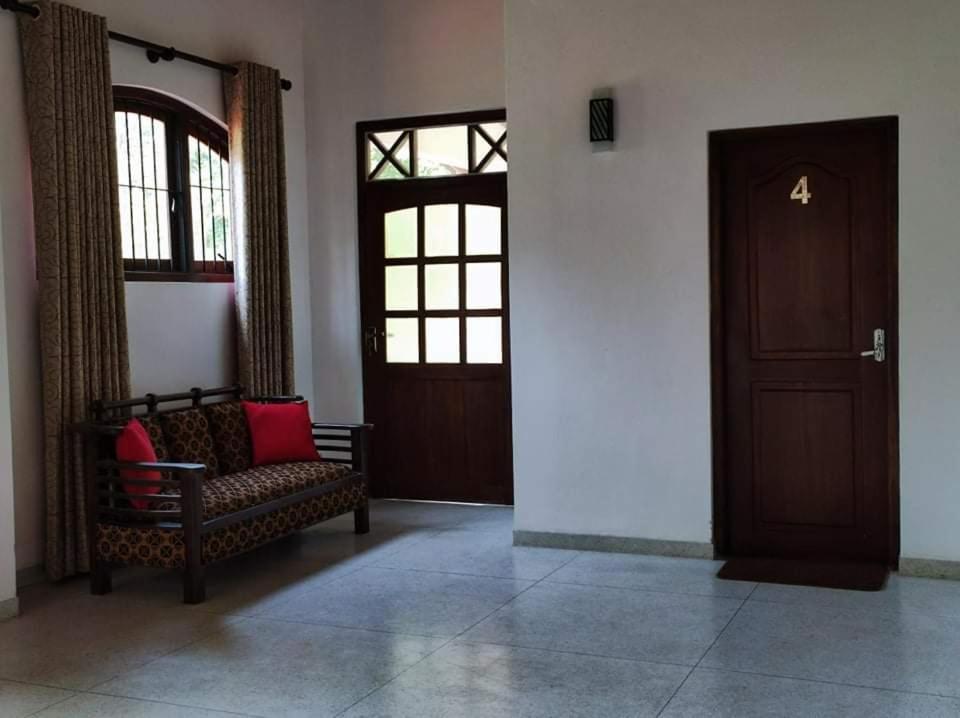 Visu Villa Hotel ハバラナ エクステリア 写真