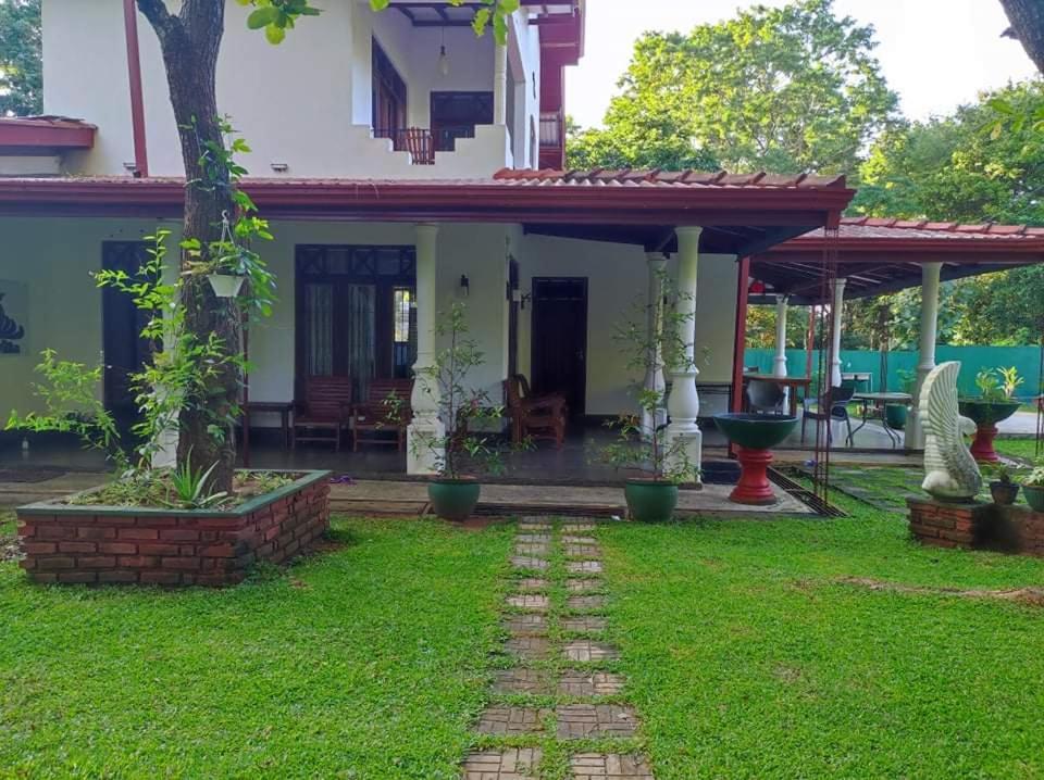 Visu Villa Hotel ハバラナ エクステリア 写真